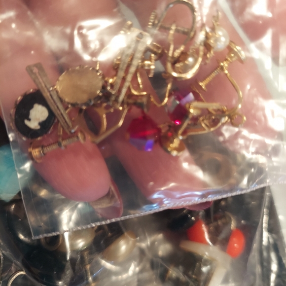 FINAL PRICE🔥12pc bundle Earrings💙 Screw back🌹 - Picture 5 of 12